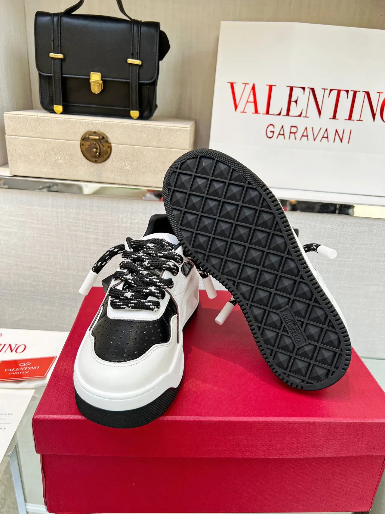 Valentino Rockstud Platform Sneakers Branco Preto Marrom Lifestyle Sneakers 2