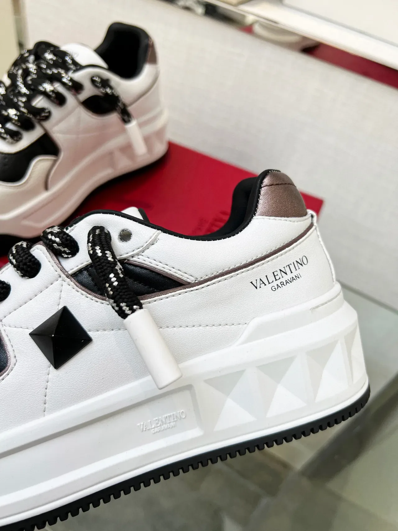 Valentino Rockstud Platform Sneakers Branco Preto Marrom Lifestyle Sneakers 4