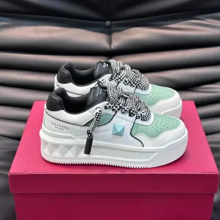 Valentino Rockstud أبيض أخضر منصة كعب نعل مثقوب ألواح نعناع حذاء رياضي سميك