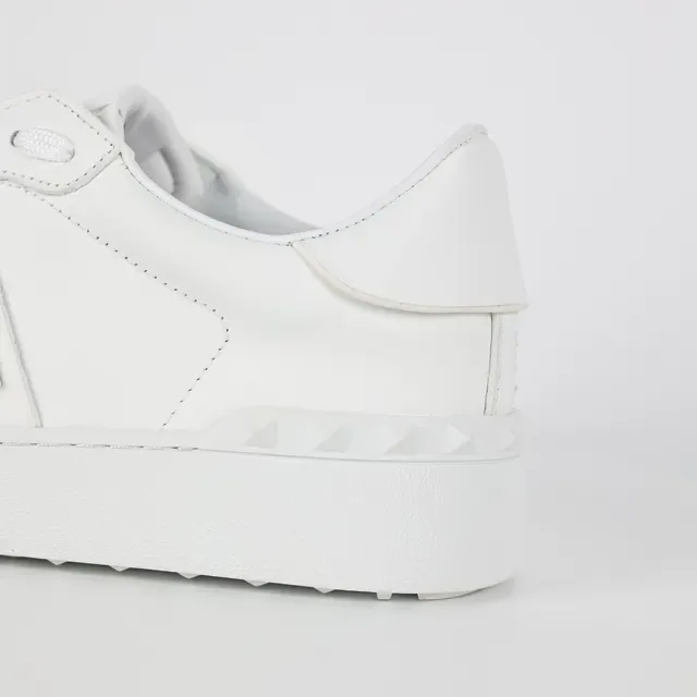 Valentino Rockstud Tênis Lifestyle de Couro Branco com Stud de Ouro 4