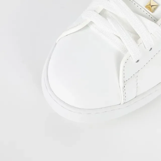 Valentino Rockstud Tênis Lifestyle de Couro Branco com Stud de Ouro 5