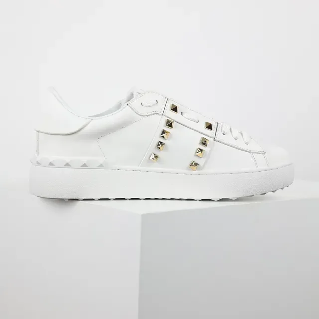 Valentino Rockstud Tênis Lifestyle de Couro Branco com Stud de Ouro 7