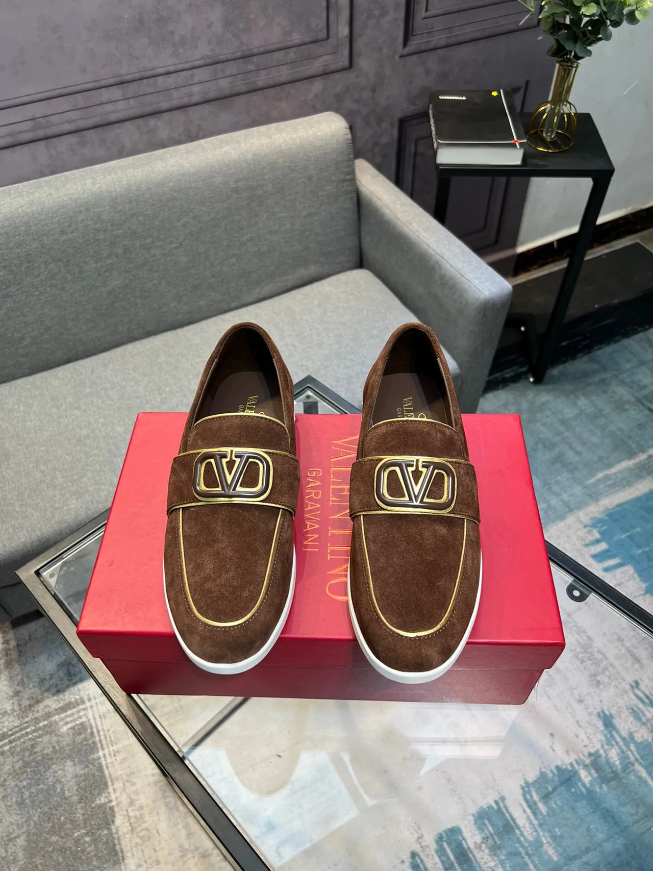 Valentino VLOGO لوفر بني أبيض سويد علوي إبزيم لوفر 2