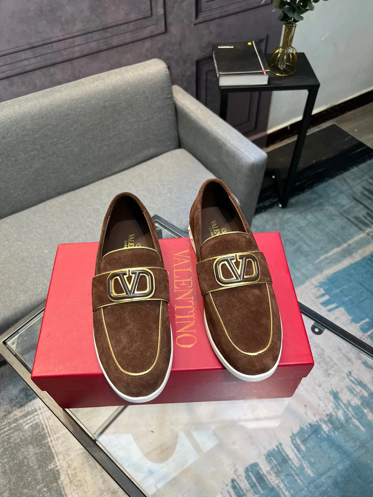 Valentino VLOGO لوفر بني أبيض سويد علوي إبزيم لوفر 5