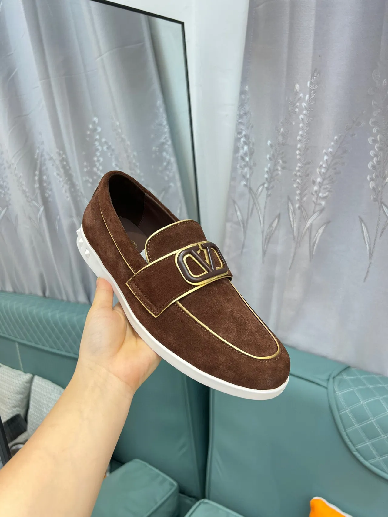 Valentino VLOGO لوفر بني أبيض سويد علوي إبزيم لوفر 6