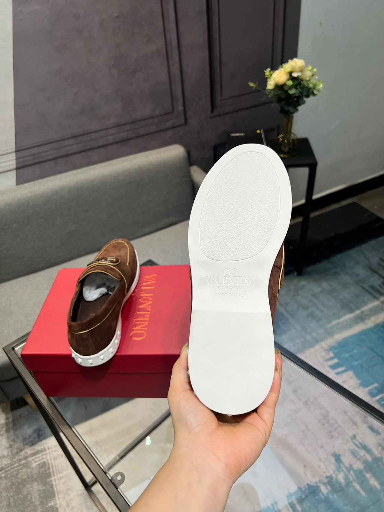 Valentino VLOGO لوفر بني أبيض سويد علوي إبزيم لوفر 7