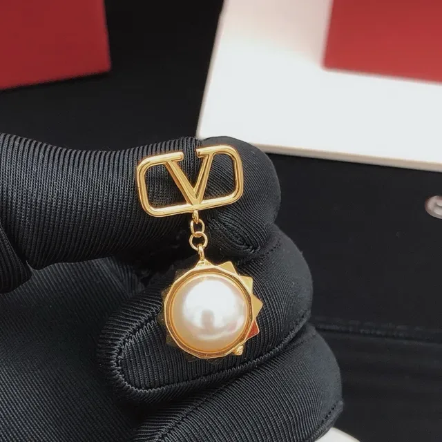 Valentino VLogo أقراط اللؤلؤ المتدلية 2