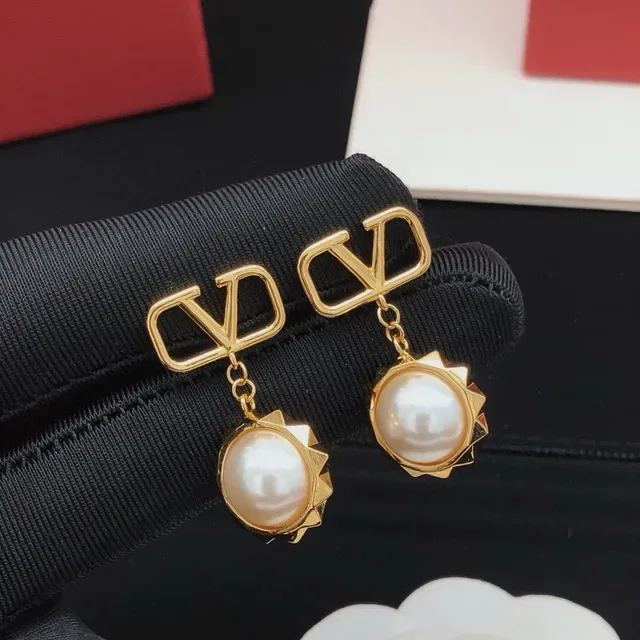 Valentino VLogo أقراط اللؤلؤ المتدلية 4