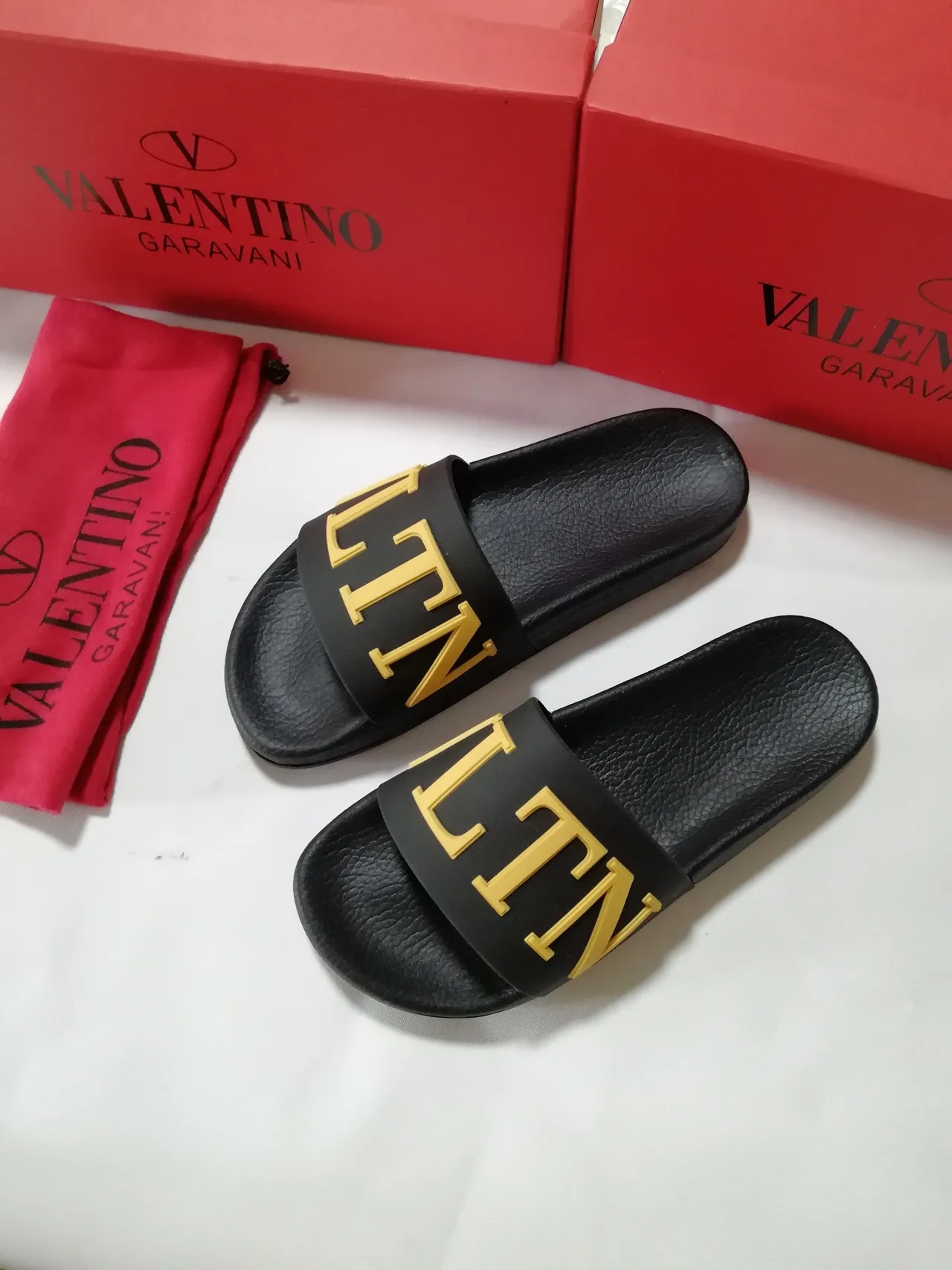Valentino VLTN Pantoufles noires et dorées 5