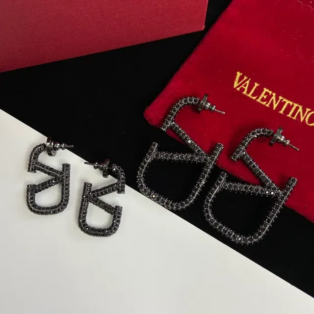 Valentino VLTN Pavé Brincos Stud Cristal Preto Logo 2