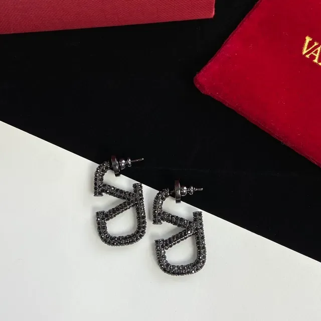 Valentino VLTN Pavé Brincos Stud Cristal Preto Logo 4