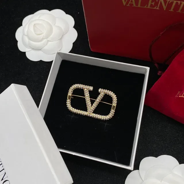 فالنتينو VLTN بافيه كريستال ذهبي بروش 6