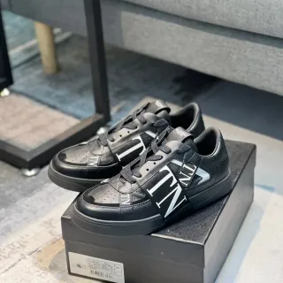 Valentino VLTN Zapatilla con Correa Negra Zapatillas Lifestyle