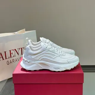 Valentino Zapatillas Blancas con Suela de Plataforma Parte Superior Geométrica en Capas Zapatillas Chunky