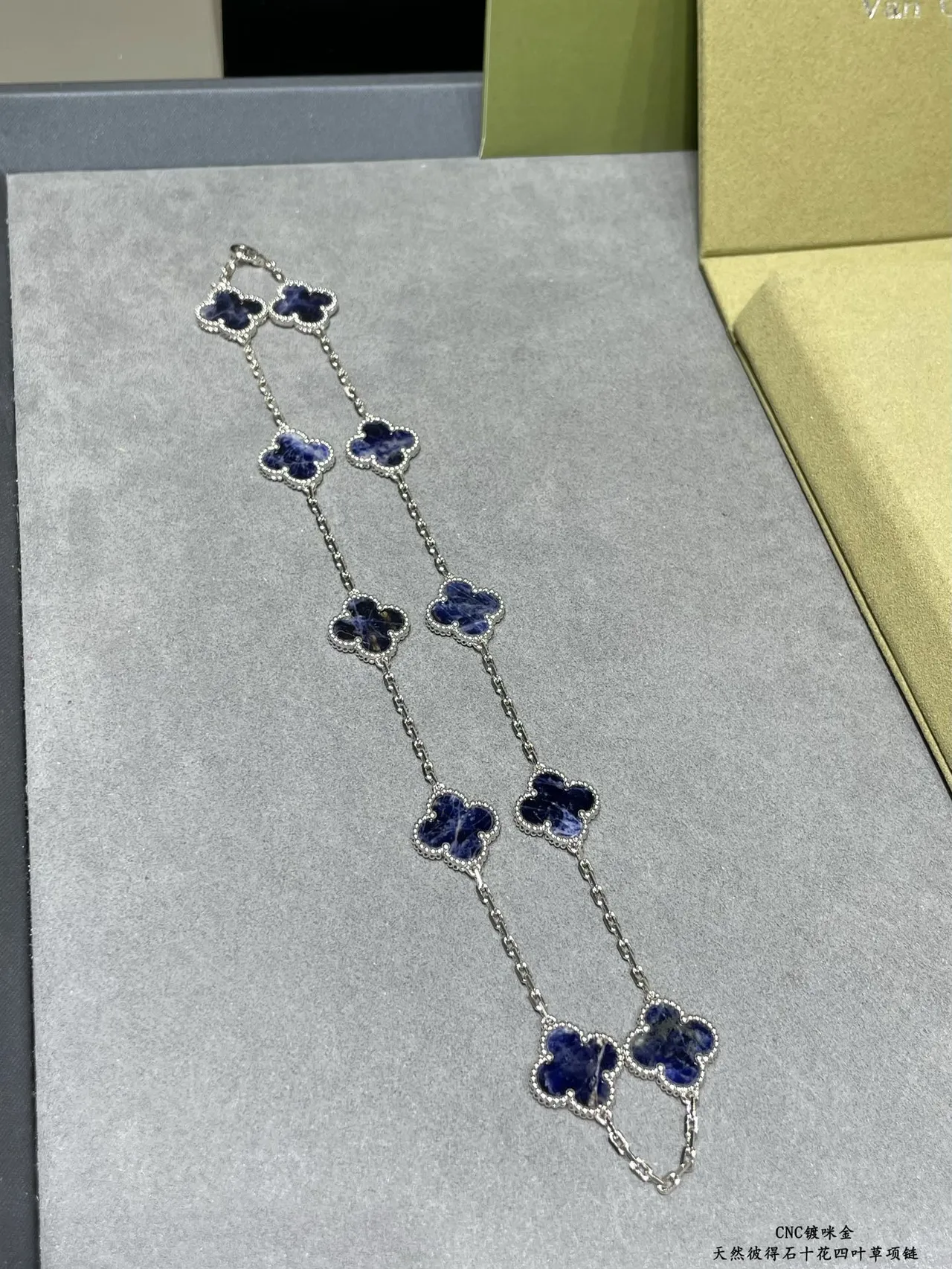 Van Cleef & Arpels Alhambra Ten Motif Collier de pierre bleue 7