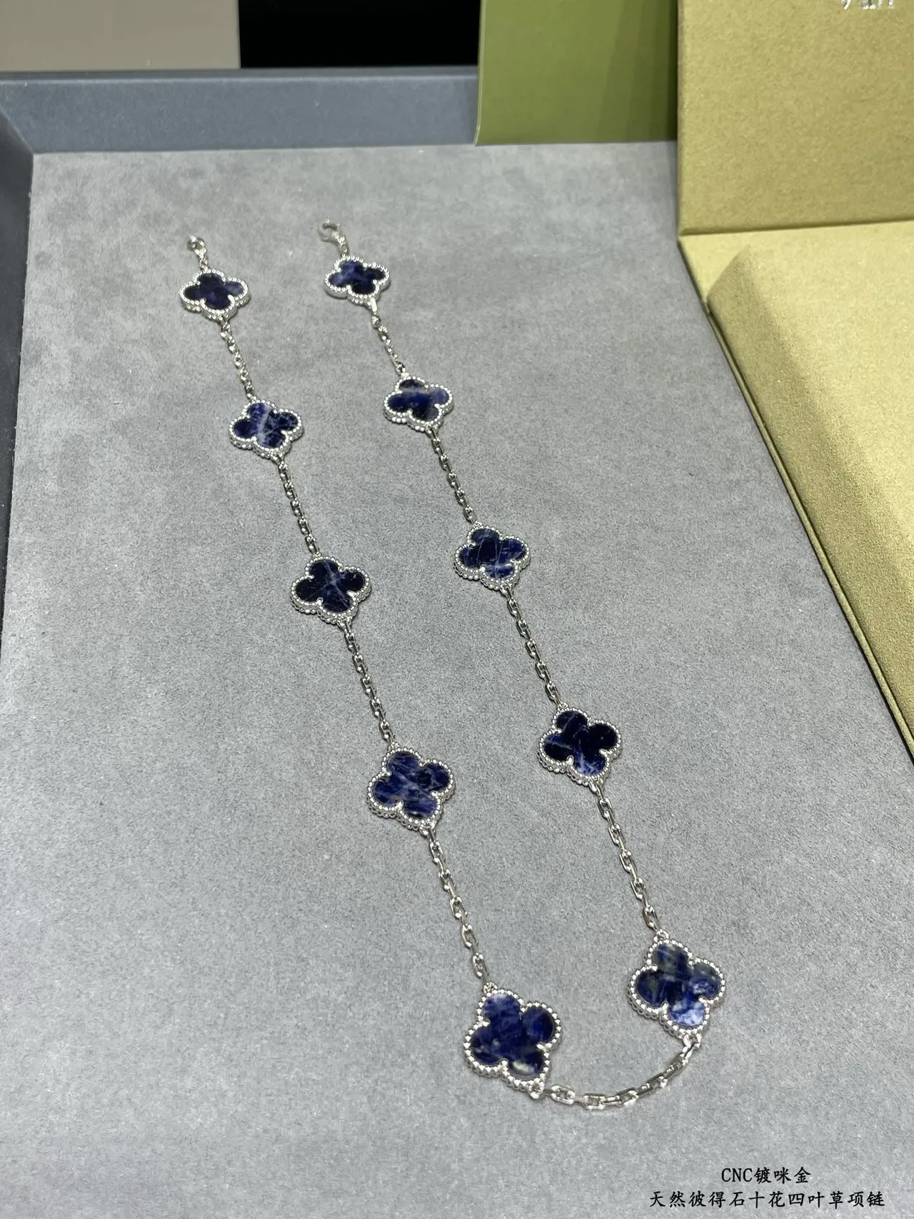 Van Cleef & Arpels Alhambra Ten Motif Collier de pierre bleue 8