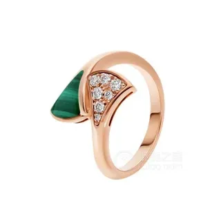 Van Cleef & Arpels Cadenas Malachite and Pavé Diamond Ring
