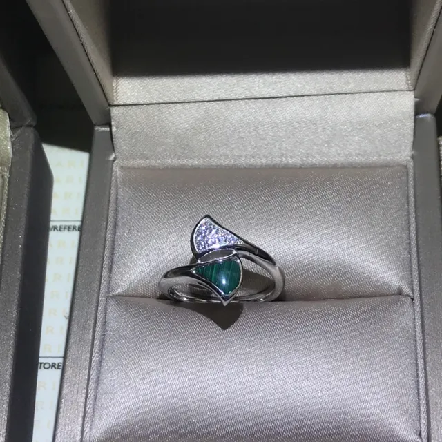 Van Cleef & Arpels Cadenas Malachite and Pavé Diamond Ring 6