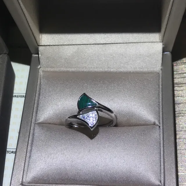 Van Cleef & Arpels Cadenas Malachite and Pavé Diamond Ring 7