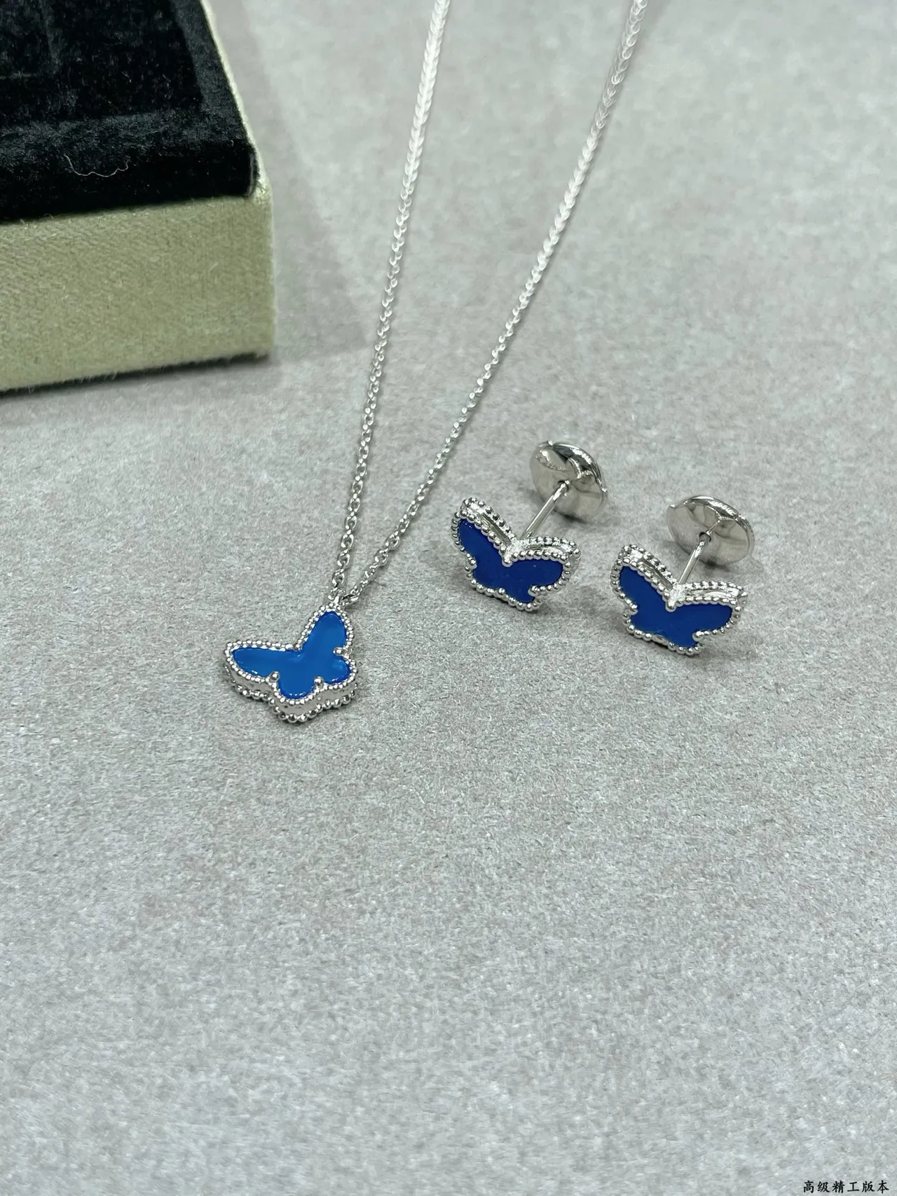 Van Cleef & Arpels Papillon Colar com pingente de borboleta em esmalte azul 3