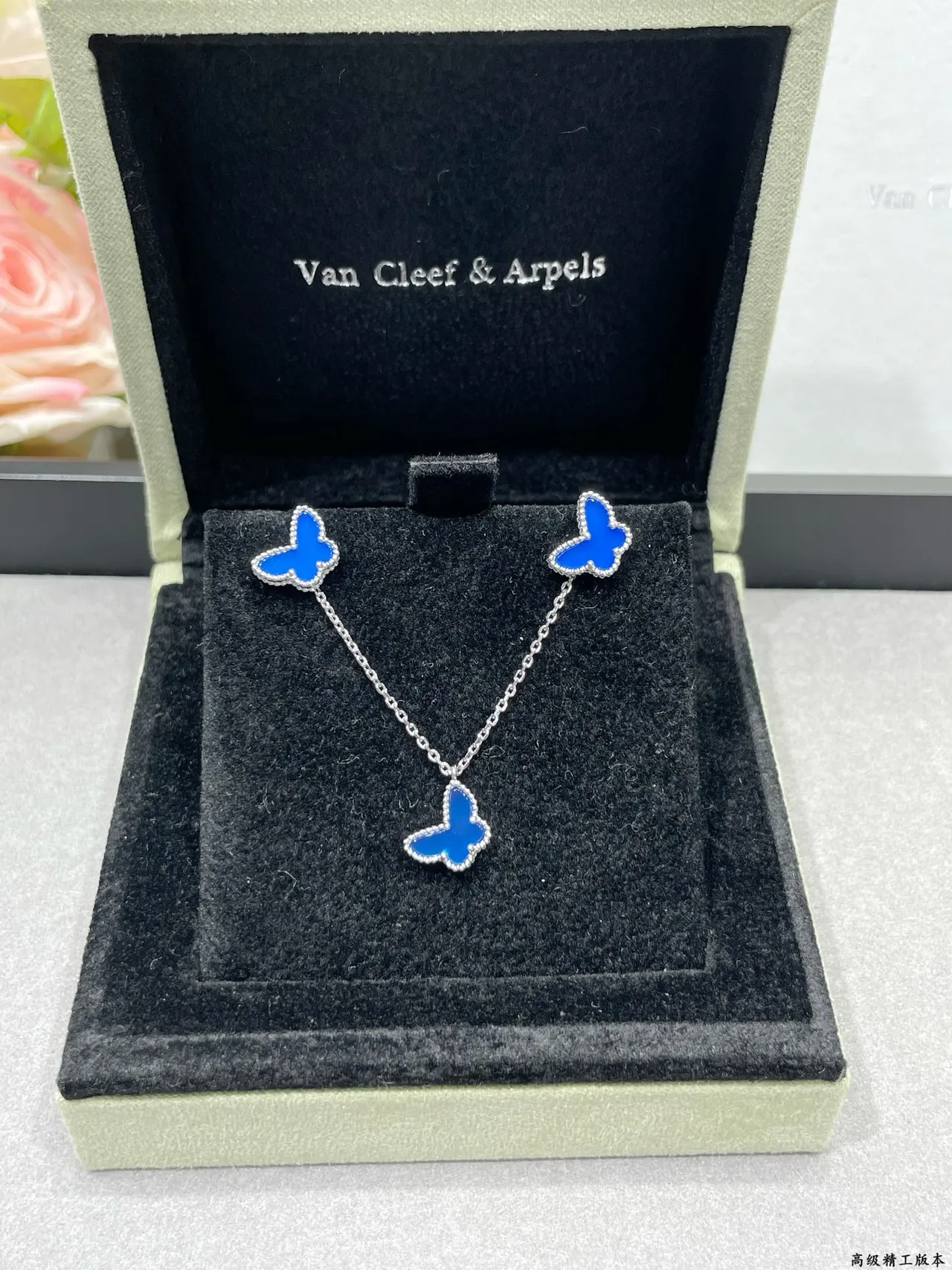Van Cleef & Arpels Papillon Colar com pingente de borboleta em esmalte azul 7