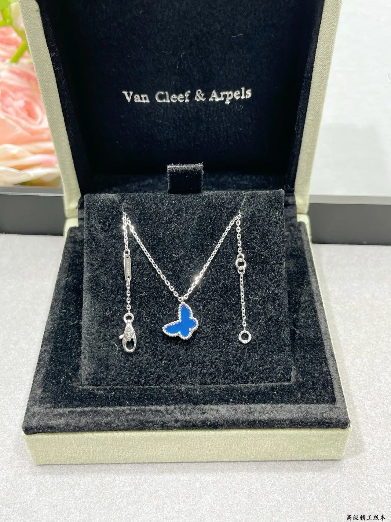 Van Cleef & Arpels Papillon Colar com pingente de borboleta em esmalte azul 8