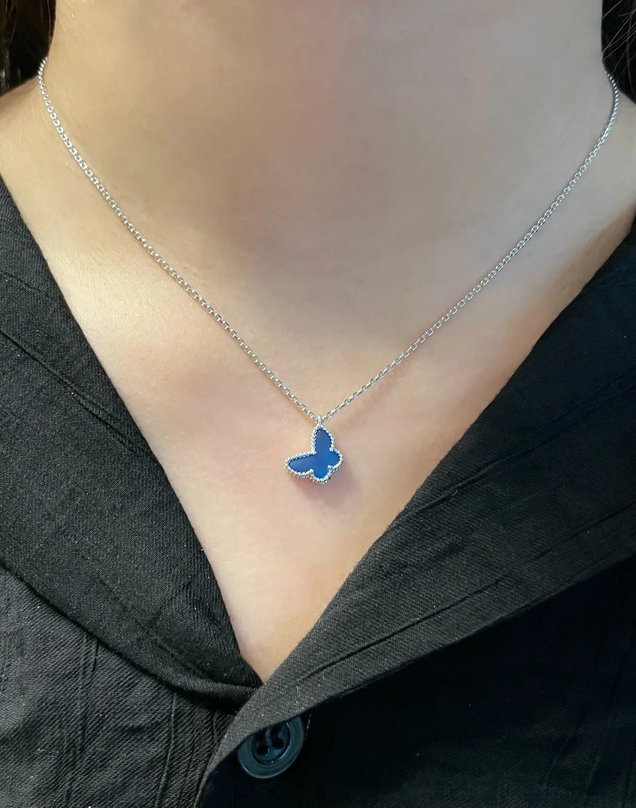 Van Cleef & Arpels Papillon Colar com pingente de borboleta em esmalte azul 9
