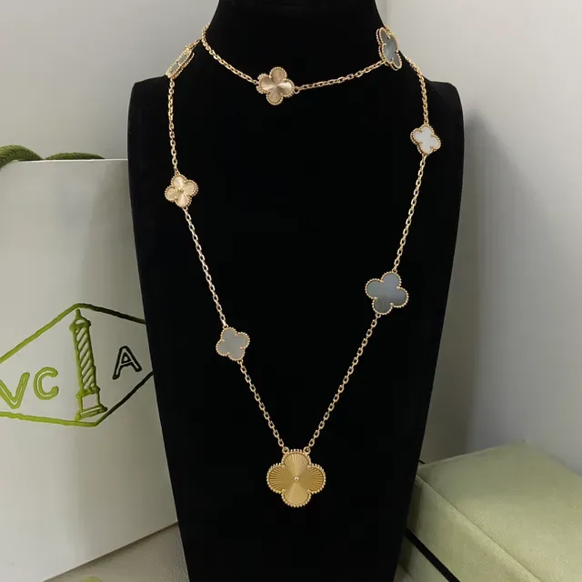 Van Cleef & Arpels Alhambra Trevo de quatro folhas e motivo de leque colares 2