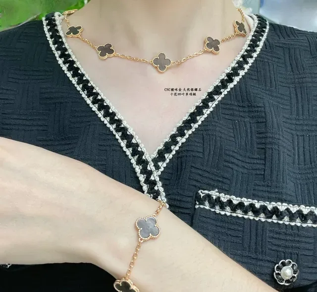 Van Cleef & Arpels Alhambra Gold Black Chain Clover-Shaped Motifs Necklace 7