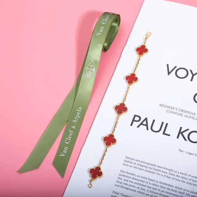 Van Cleef & Arpels Alhambra سوار ذهبي مع مينا أحمر كلفر ذو أوراق أربعة 6