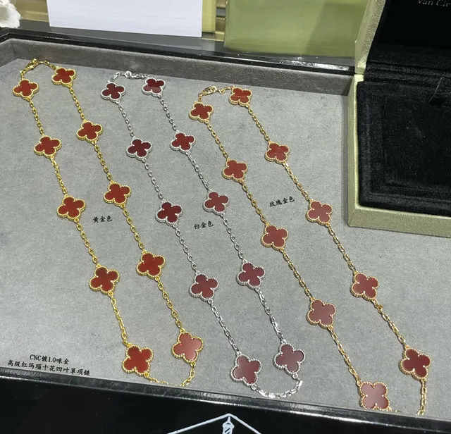 Van Cleef & Arpels Alhambra Ten Motif Or Rouge collier 3