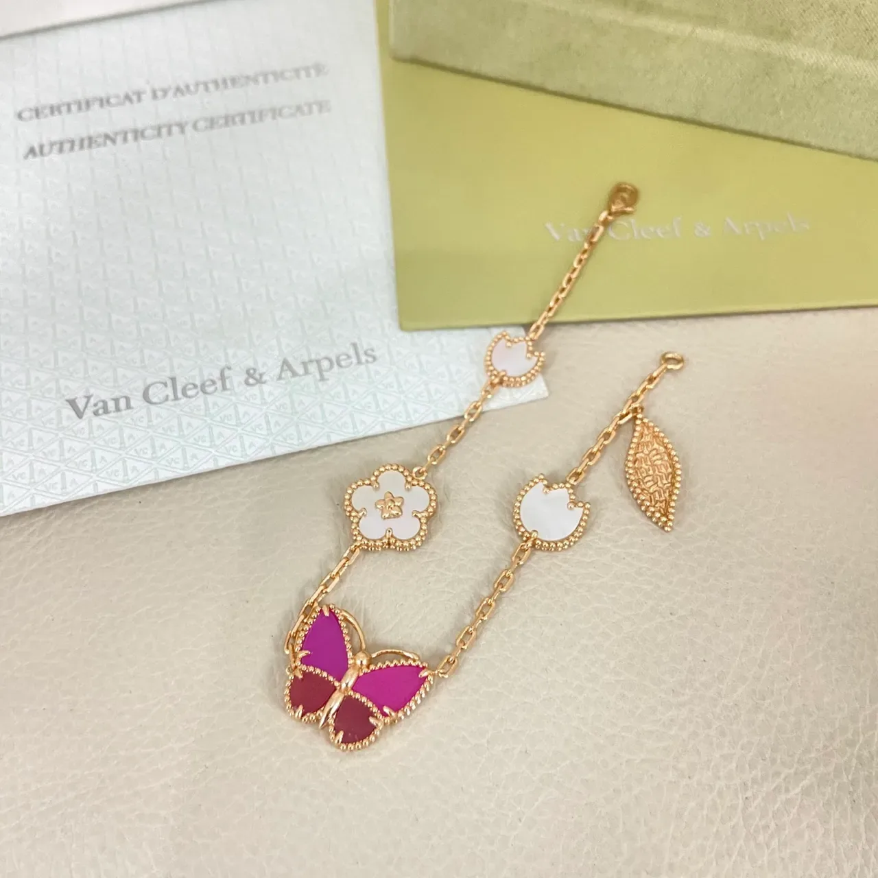 Van Cleef & Arpels Bracelet chaîne or émail papillon et quatrefoil 3