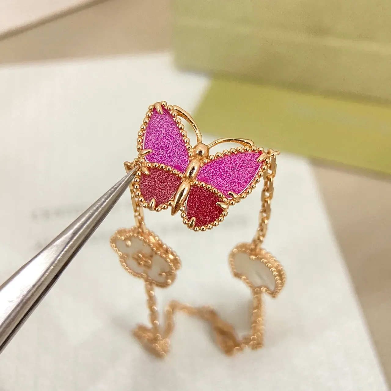 Van Cleef & Arpels Bracelet chaîne or émail papillon et quatrefoil 4
