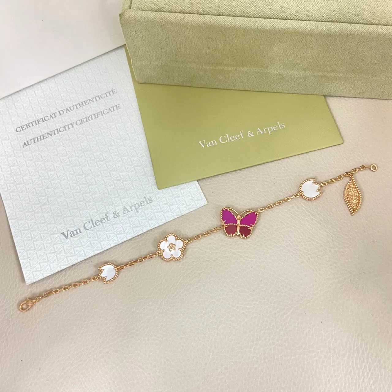 Van Cleef & Arpels Bracelet chaîne or émail papillon et quatrefoil 5