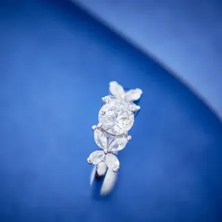 Van Cleef & Arpels Frivole خاتم الماس كلستر زهوري دائري وماركيز