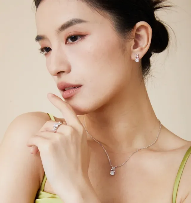 Van Cleef & Arpels Frivole Anel de diamantes cluster floral, corte redondo e marquise 2