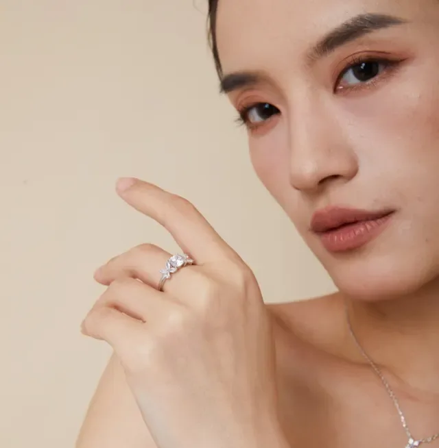 Van Cleef & Arpels Frivole Anel de diamantes cluster floral, corte redondo e marquise 5