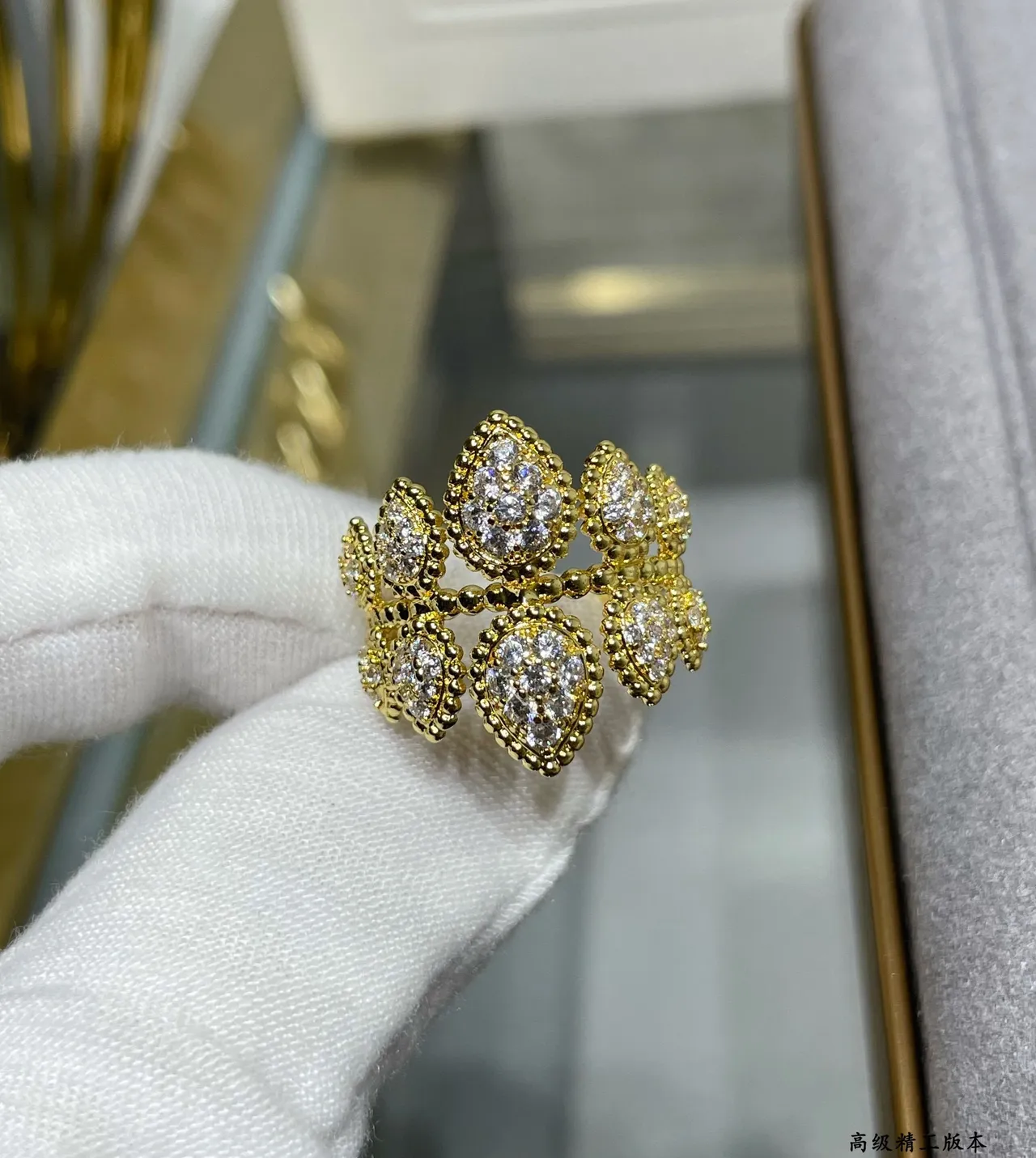 Van Cleef & Arpels Frivole Bague Florale Pavé en Or 4