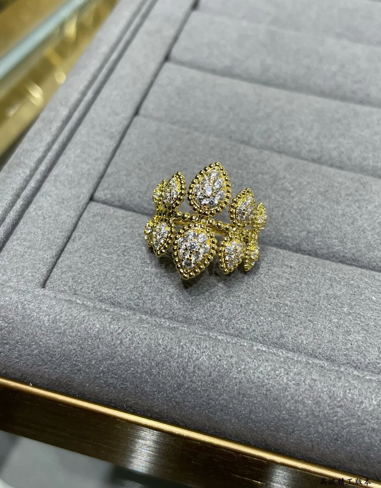 Van Cleef & Arpels Frivole Bague Florale Pavé en Or 5