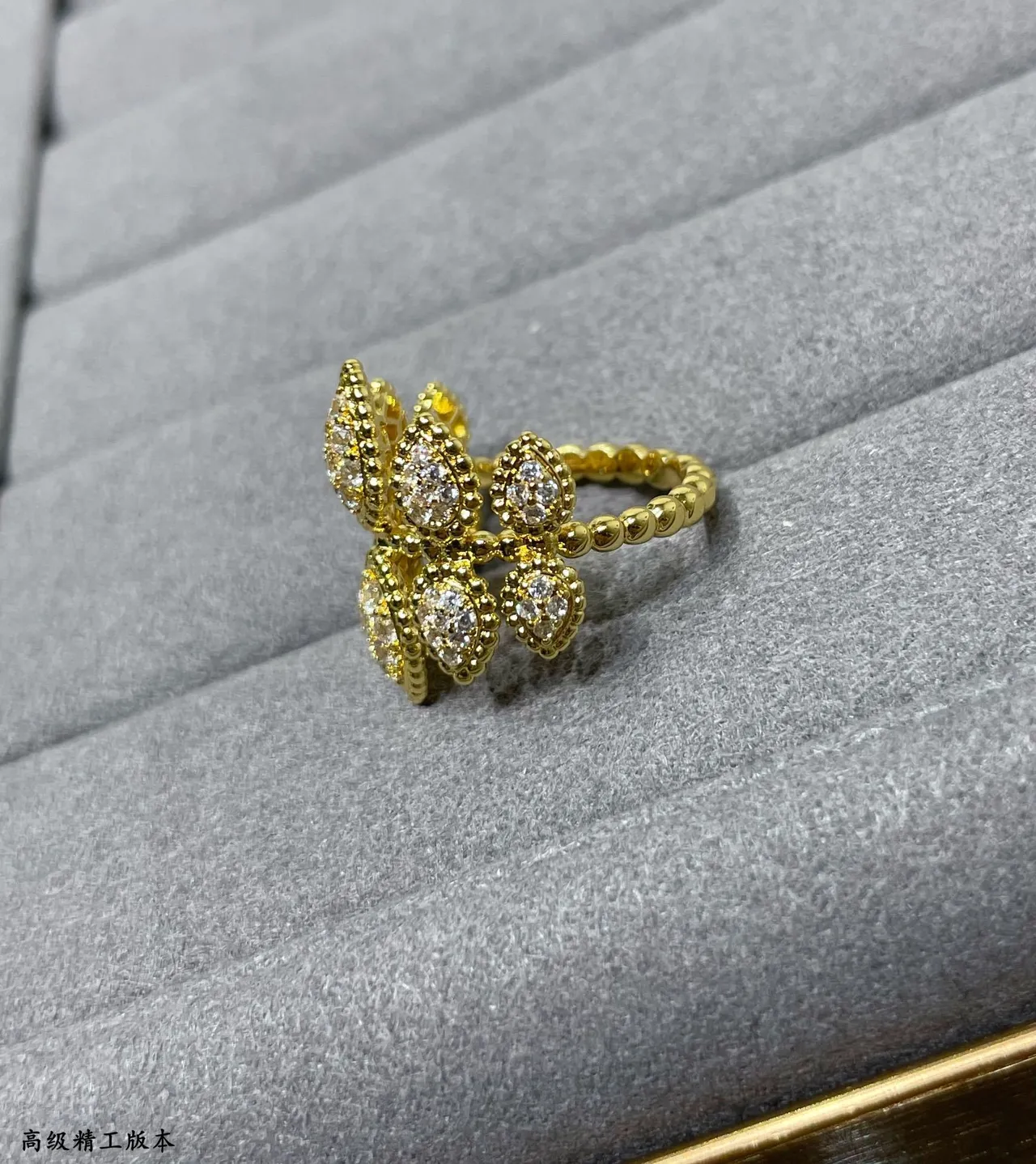 Van Cleef & Arpels Frivole Bague Florale Pavé en Or 6