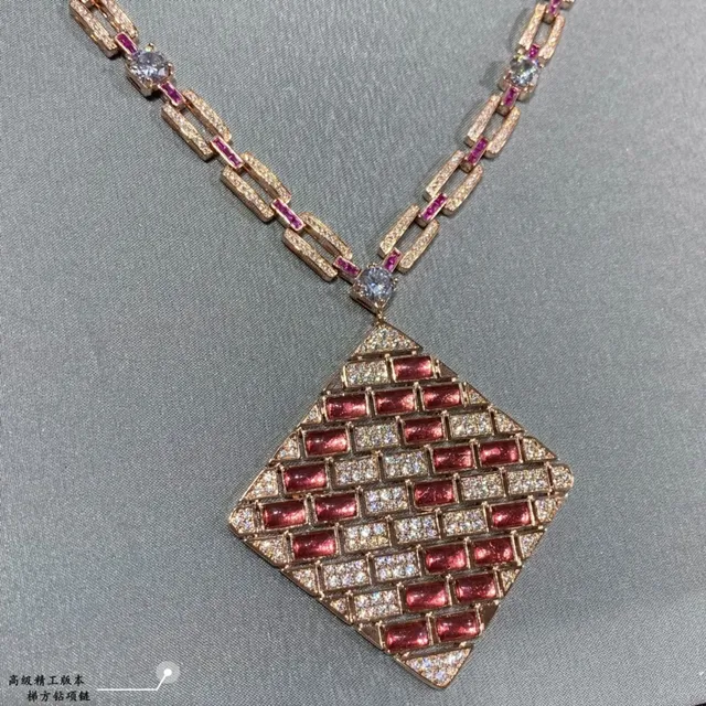 Van Cleef & Arpels Colar em Ouro Vermelho com Corrente de Elos Articulados e Mosaico de Gemas Brickwork 4