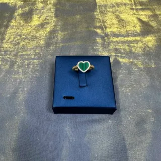 Van Cleef & Arpels Sweet Alhambra خاتم قلب مالاخايت و الماس