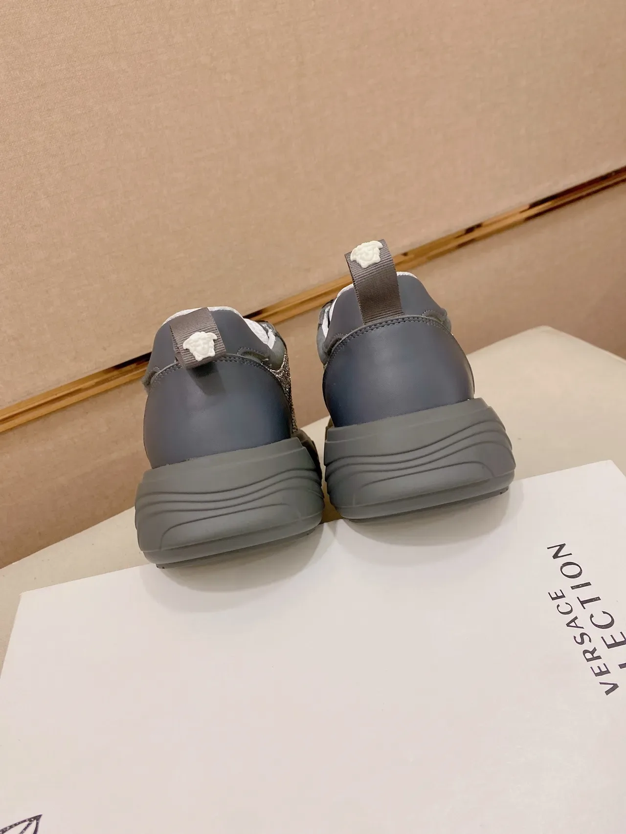 Versace Ace Gris orné de cristaux plateforme lifestyle sneakers 3