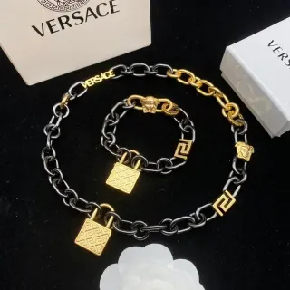 Versace Cadena de Metal Dual-Tone Negro y Oro con Charms de Cabeza de Medusa