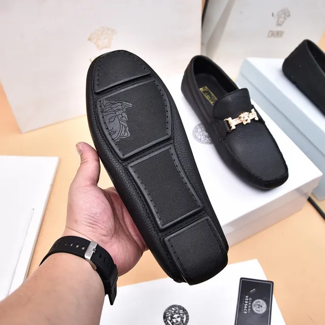 Versace Preto Dourado Couro Texturizado Medusa Fivela de Cavalo Loafer 4