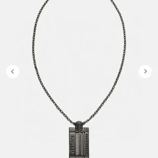 Versace Collar Cadena de Eslabones Negro y Plata Colgante Rectangular