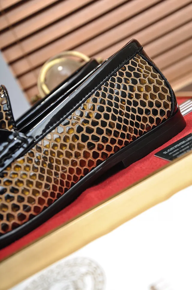 Versace Marron Noir avec imprimé de peau de serpent sur la partie supérieure, bord de cuir patenté, mocassin 3