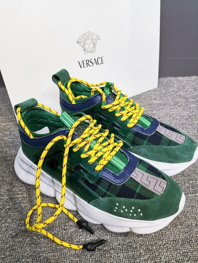 Versace Chain Reaction Carreaux Verts et Baskets Chunky en Daim 4