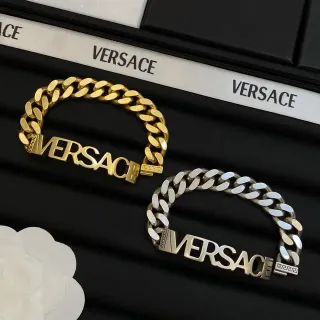 Versace Chain Reaction Logo Plaque Curb Chain Pulsera