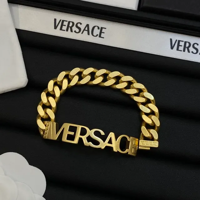 Versace Chain Reaction Logo Plaque Curb Chain Bracelet 4